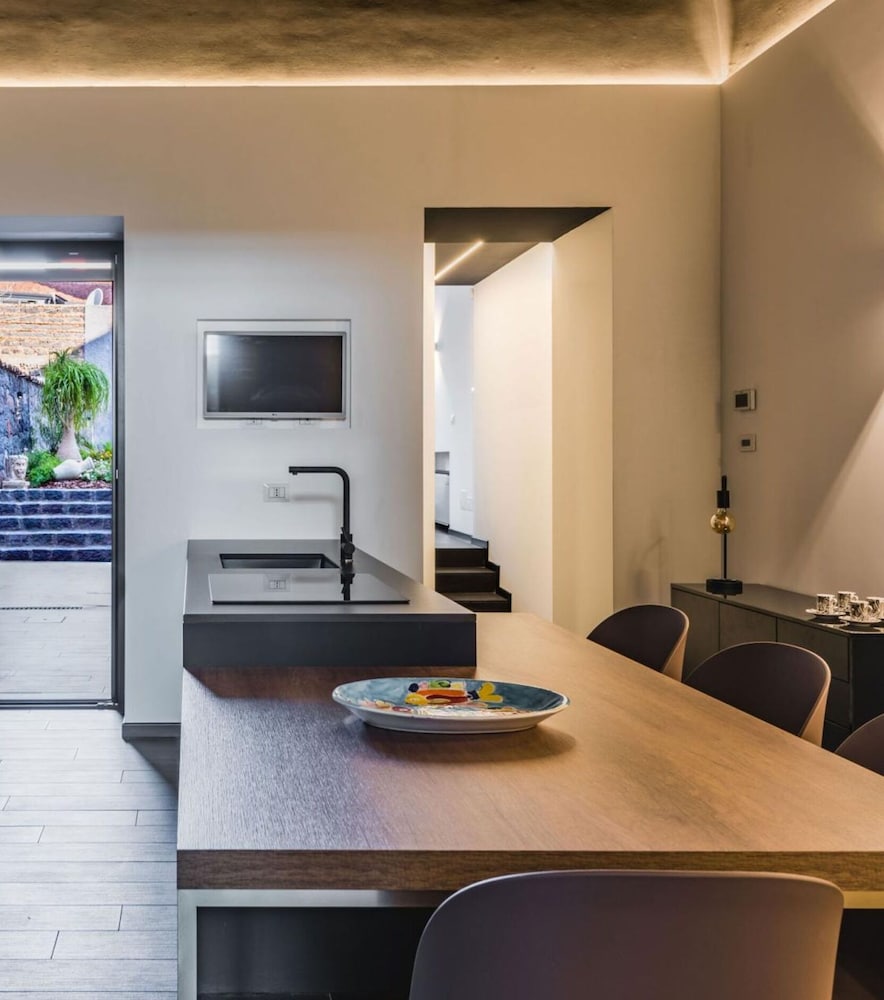 Leone Apartment With Garden by Wonderful Italy