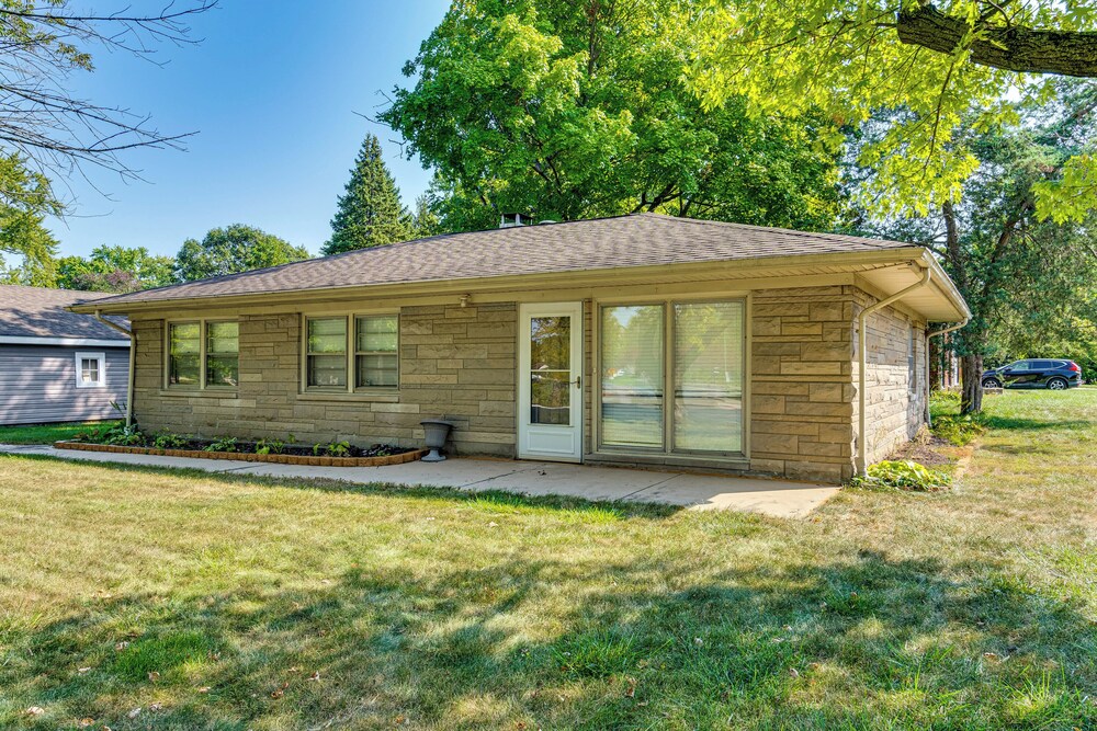 2 Mi to Purdue: Modern Home in West Lafayette