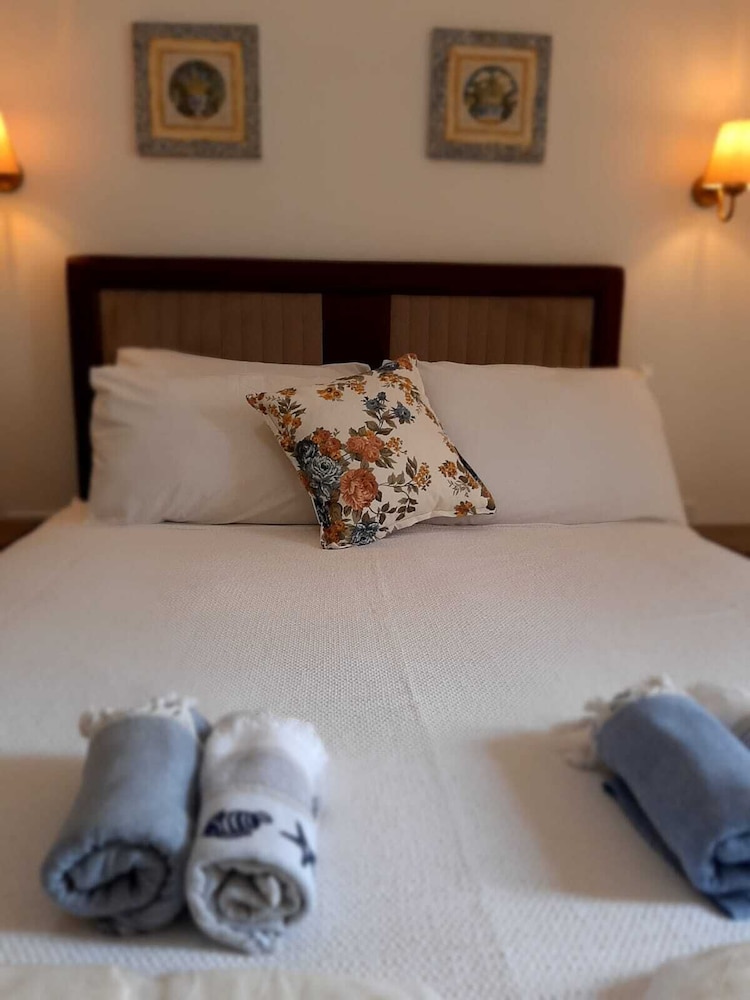 Delos Otel