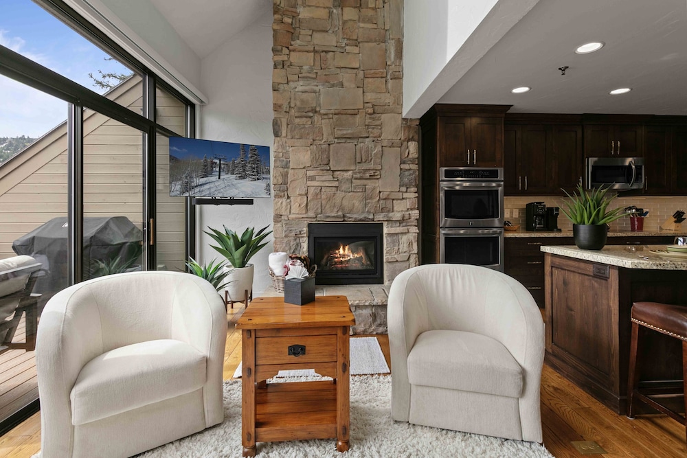 1733 - Daystar Three Bedroom with Spa 3 Condo