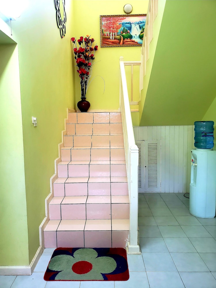 Rush Bond Villa