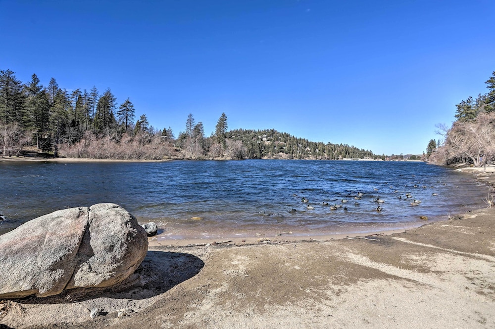 Delightful Family Cabin: Walk to Lake Gregory! view 4