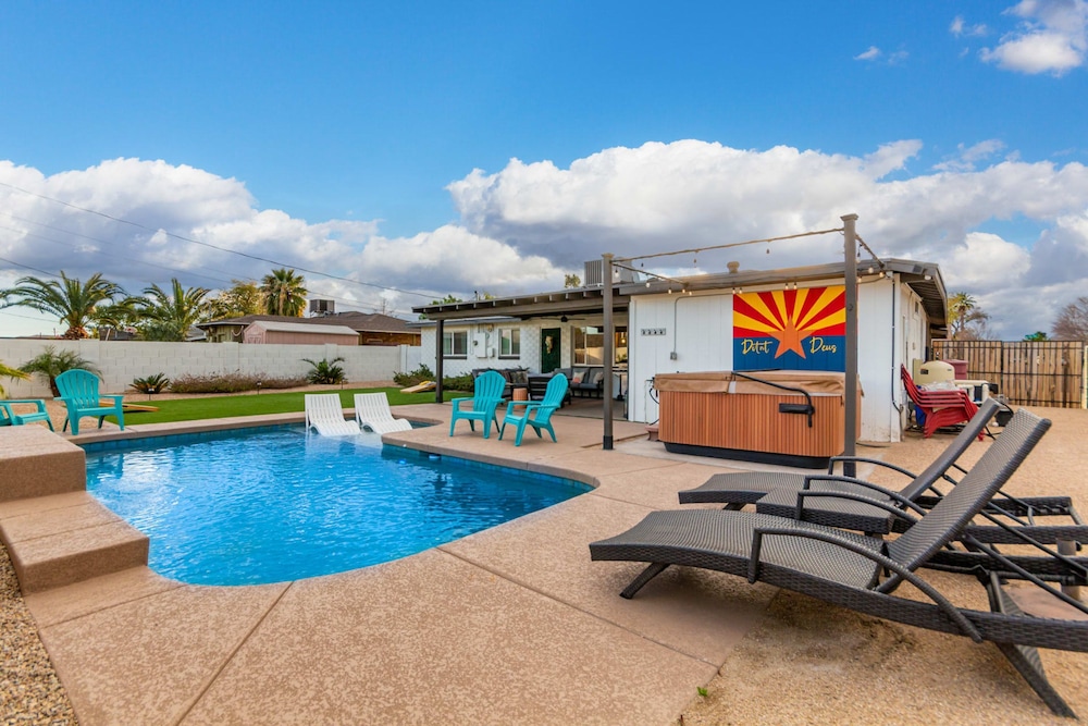 SW Modern Retreat 2 Masters Pool Hottub Firepit
