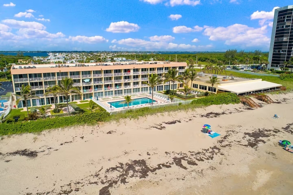 404 On Hutchinson Island