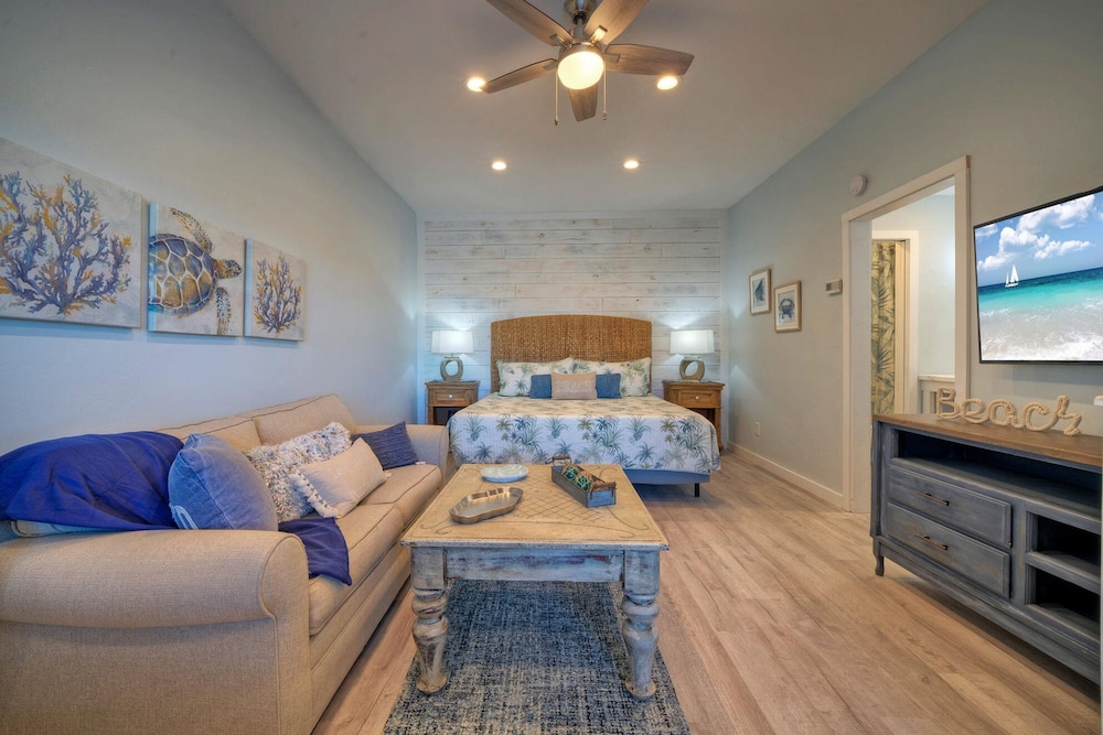 2 Units Beachfront Complex w Pool Pickleball Beach Bliss Bleach Bungalow