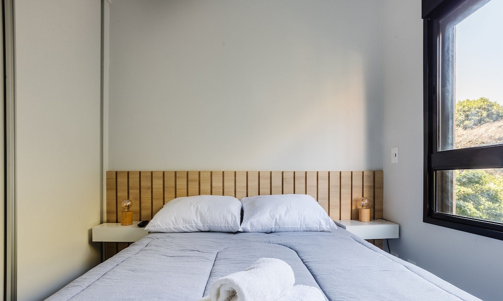 Modern Apartment w/ Pool Close to Shopping Bia035