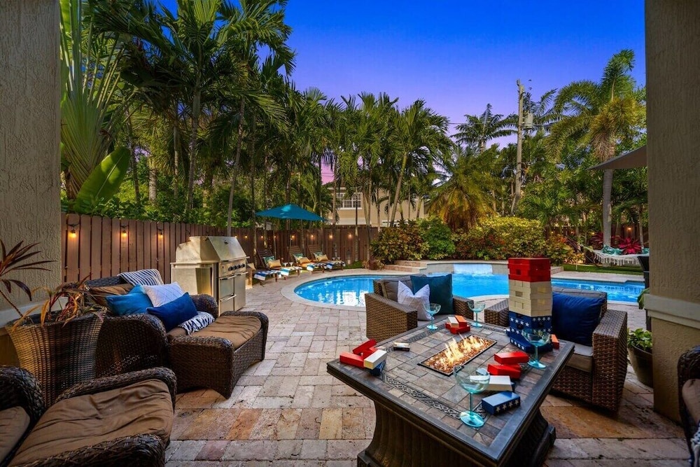 5 Bedroom Luxury Home, Minutes to Las Olas, Shops & Beach