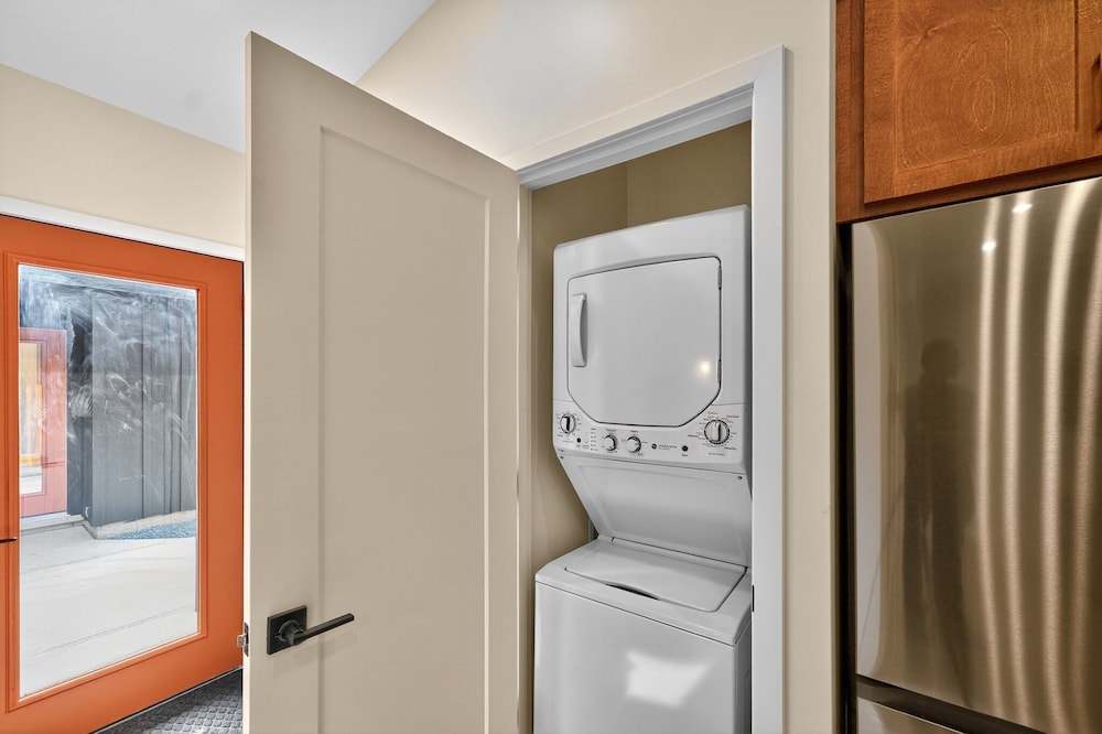 500 House - Unit A 1 Bedroom Townhouse