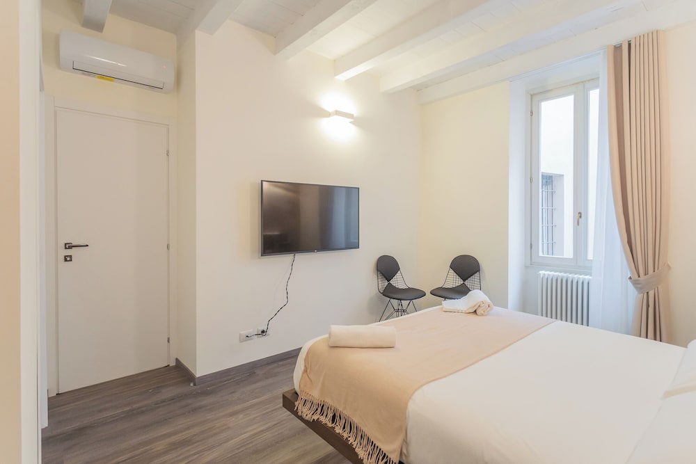 Modern & Stylish Apartment in Como City by Rent all Como