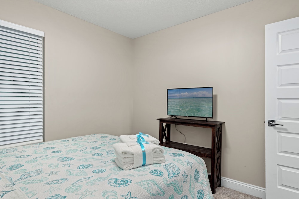 Spacious 4-bed, 3-bath Beach House Sleeps 12 for the Perfect Getaway