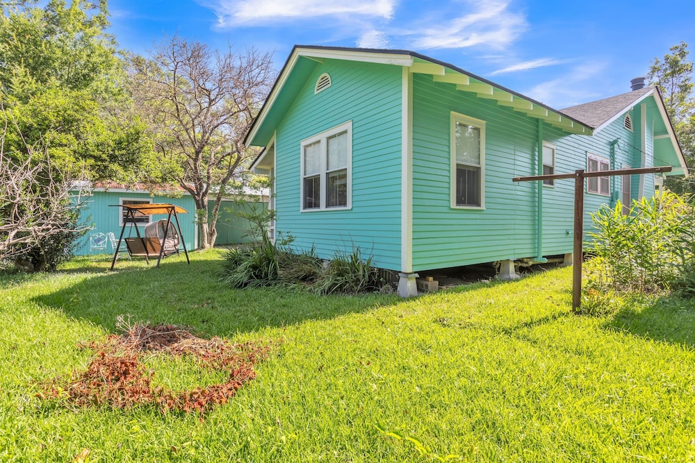 Retro Revival With Modern Luxury 3 Bedroom Home