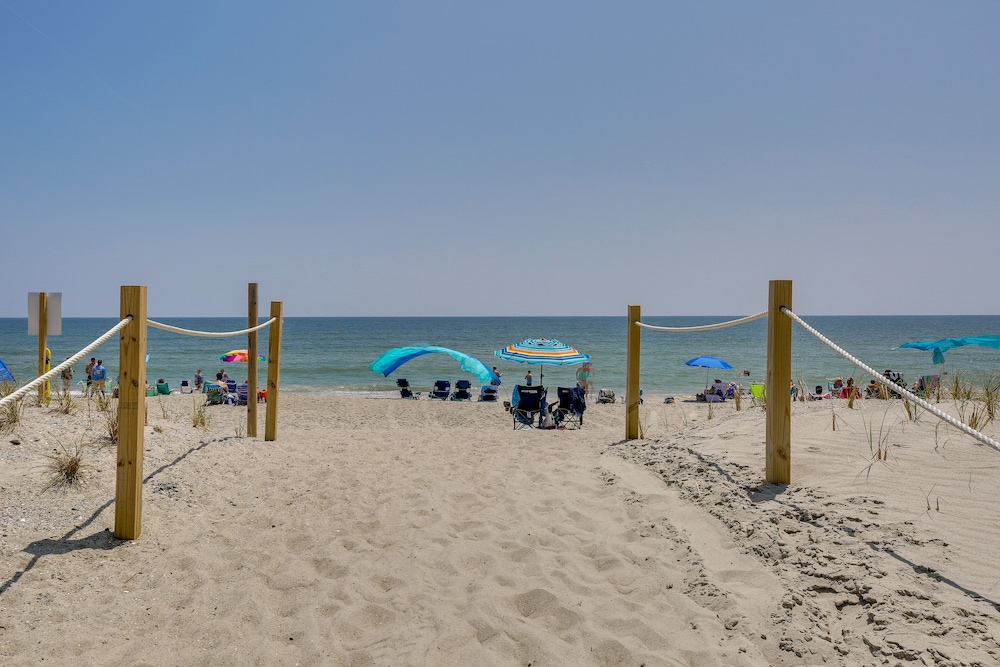 Coastal North Carolina Retreat: Half Mile to Beach view 3