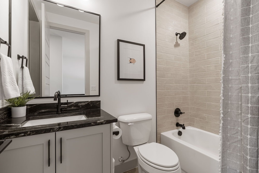 The Fish Bowl 6 Bedroom Townhouse