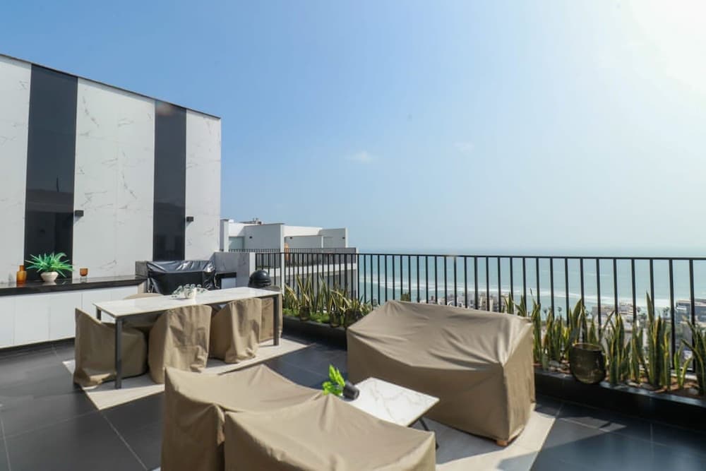 Radiant 1BR With Fantastic View in Barranco