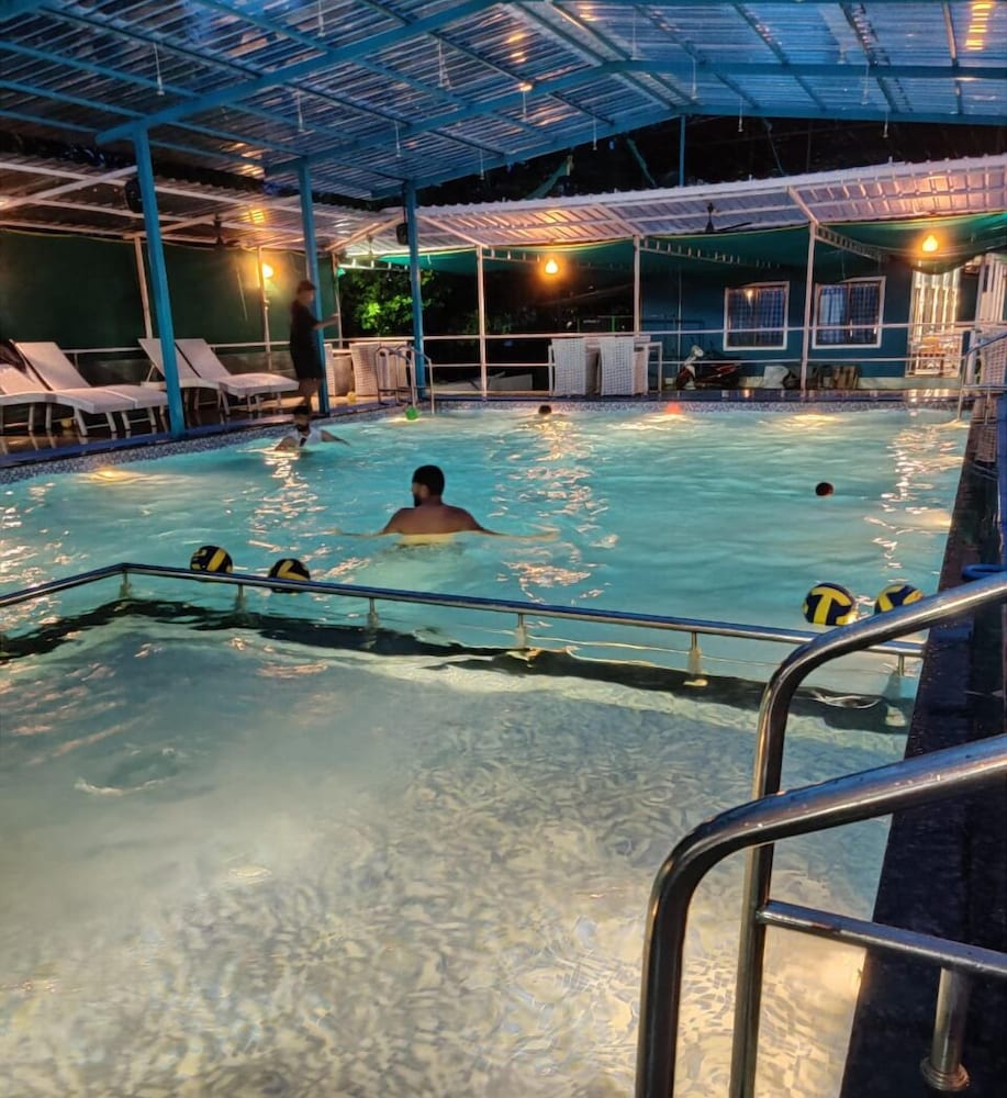 Supriti's Farmington Splash Resort
