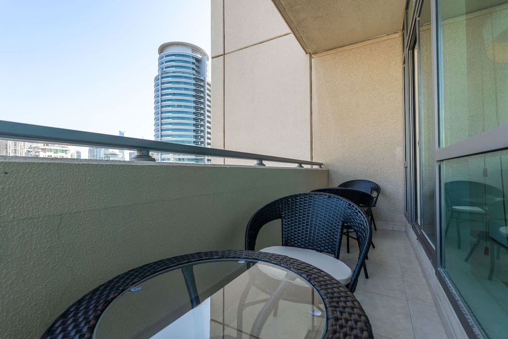 Luxury in Dubai Marina s 1 Bed That Sleeps 2