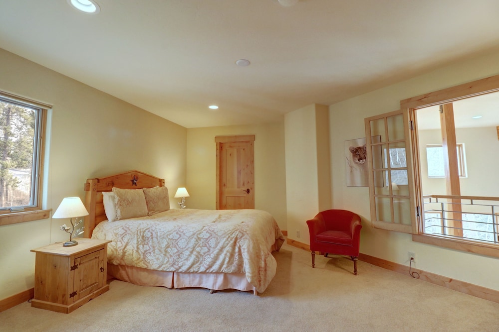 11 Stormwatch Circle 4br 3.5ba 4 Bedroom Home