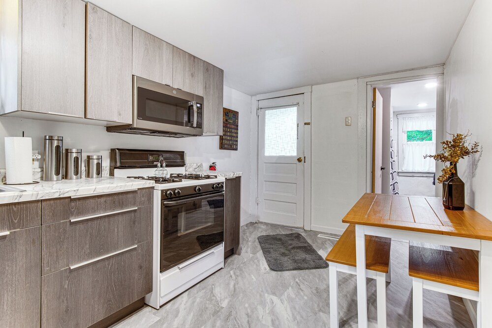 Charming Hillsboro Home < 1 Mi to Downtown! view 4