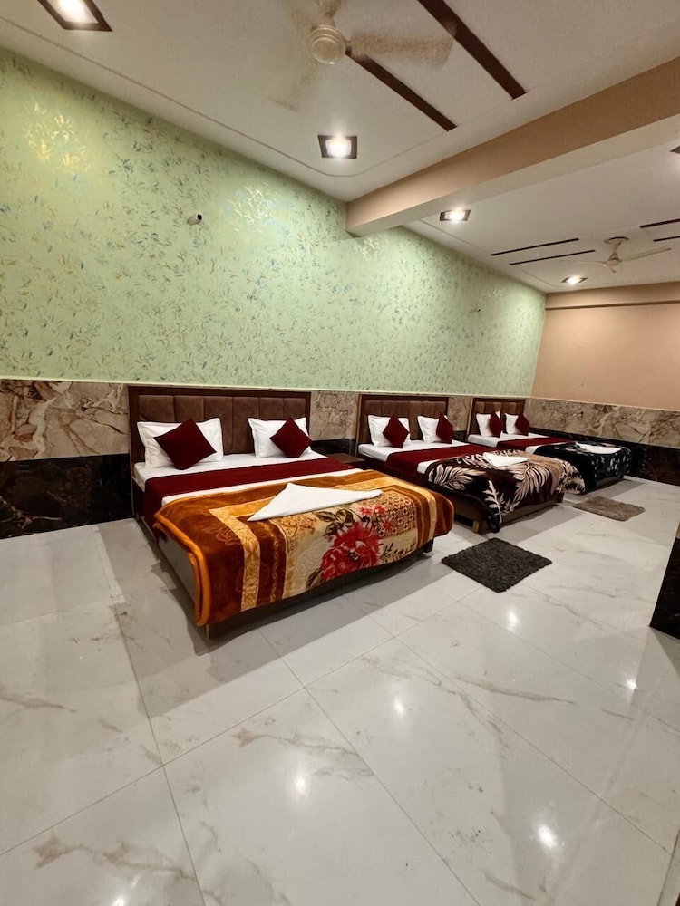 Hotel Raghav Dham