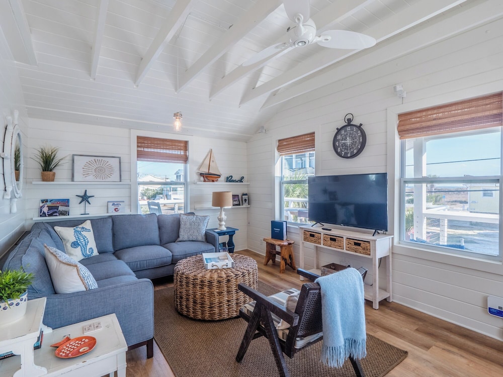 Cottage at Scotch Bonnet by Carolina Retreats