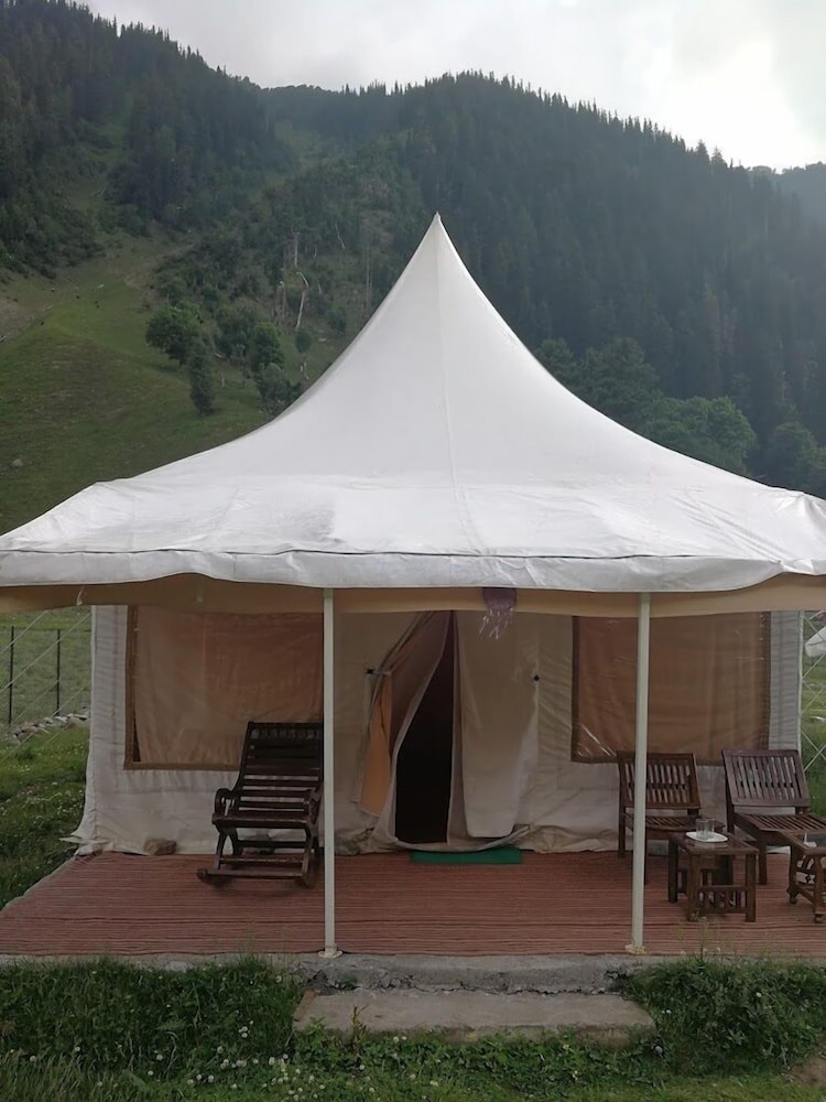 Sheenwoods Riverside Resort & Spa