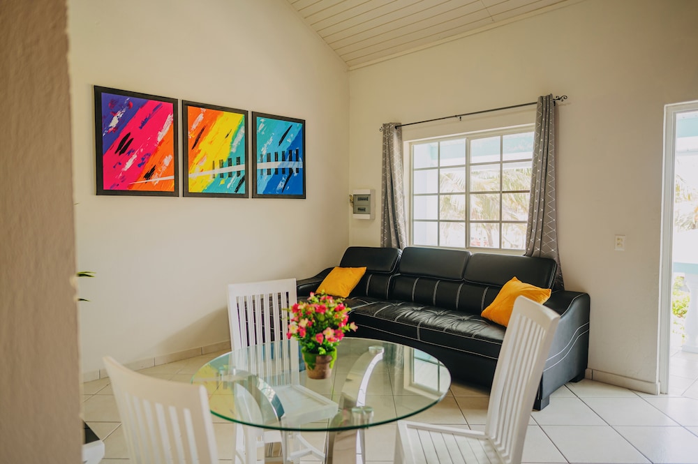 Best Quality 1 Bedroom Apartment 3 km From Eagle Beach