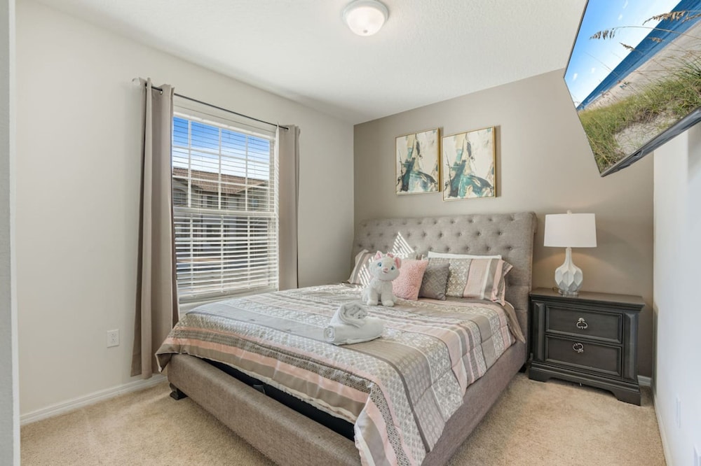 Luxury 5bdr House w Pool - 8863