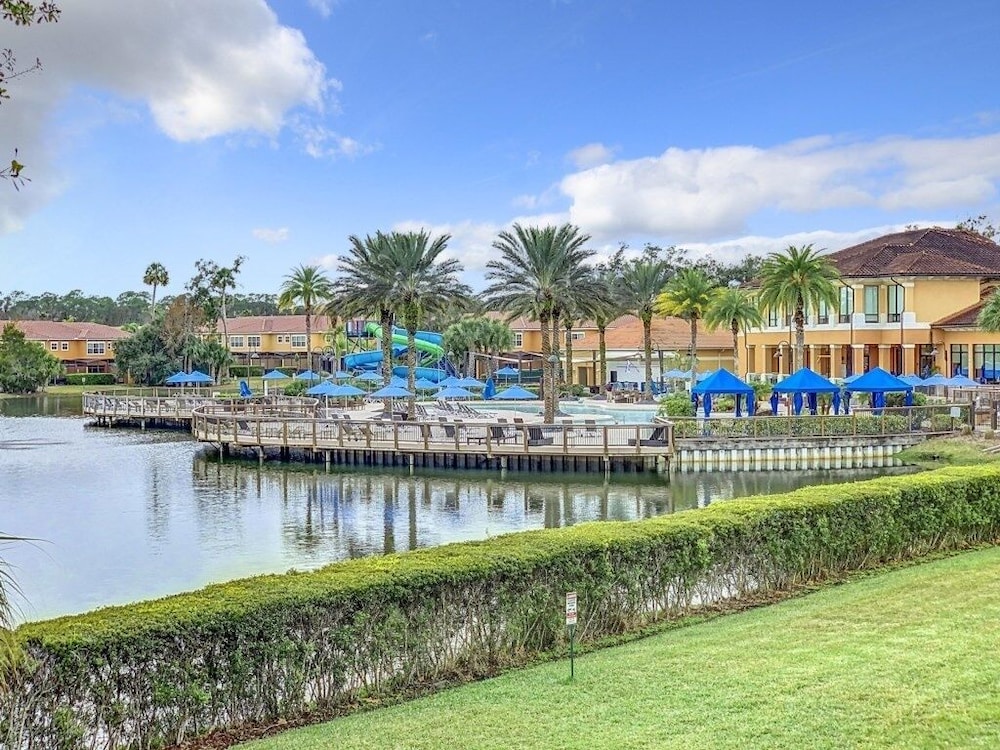 Regal Oaks Getaway: 4br Home Close To Disney & Old Town 4 Bedroom Townhouse