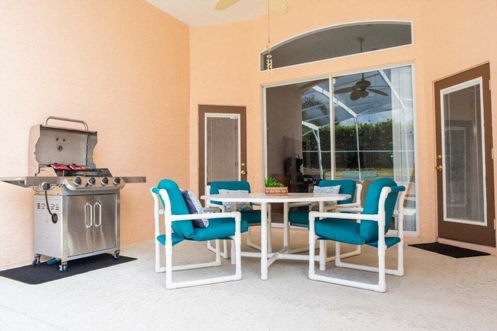 Super Mario Hideaway - Pool, Spa, Game Room Fun! 4 Bedroom Villa