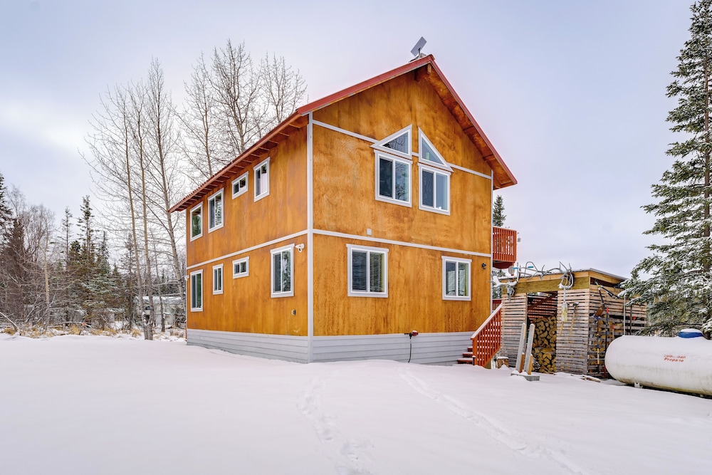 5 Mi to Kasilof River: Forest-view Retreat w/ Deck