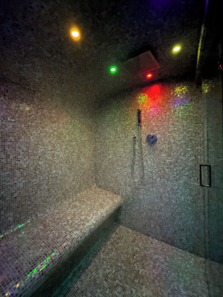 4 Star Suite SPA