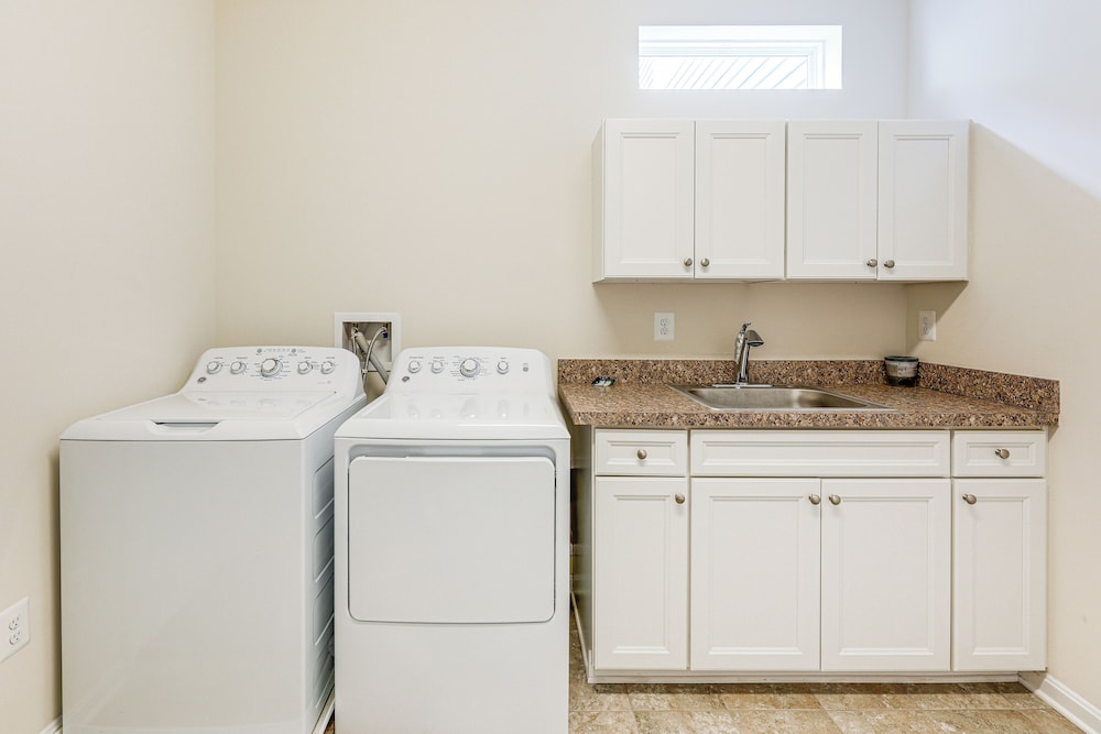 Spacious Townhome 2 Mi to Bethany Beach Boardwalk