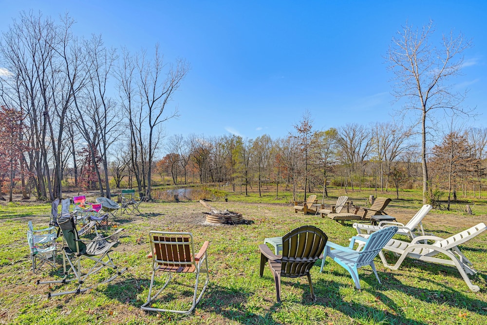 8-acre Bridgman Oasis: Pool, Hot Tub & Game Room