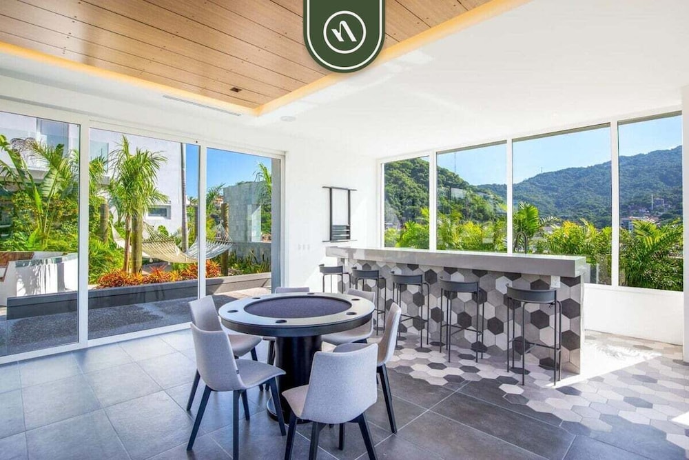Amazing 1BR Penthouse With Balcony - Gym - Pool