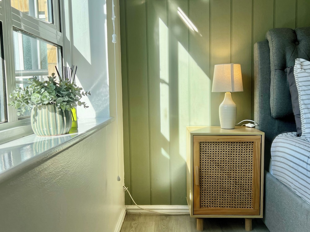 London Oasis Apartment Escape