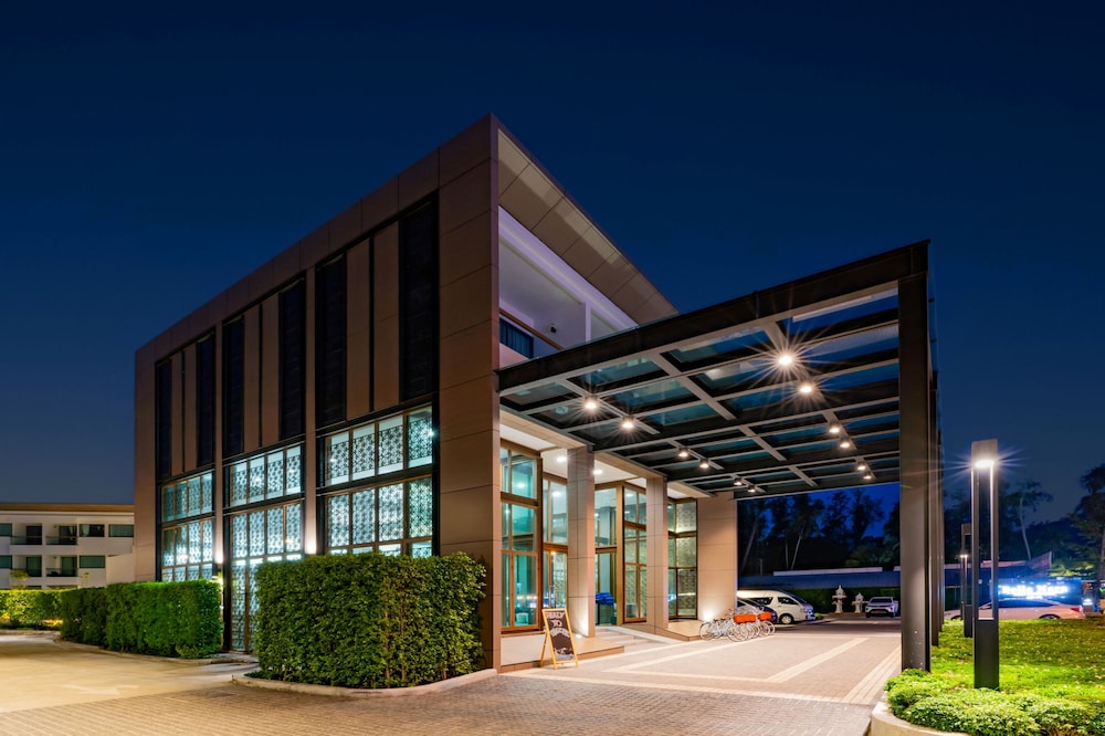 Hotel Bella Nara Phuket Naiyang Beach - Image 1