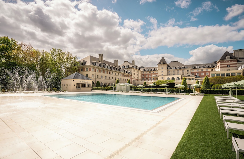 Magny-le-Hongre Vacations - Dream Castle Hotel - Property Image 1