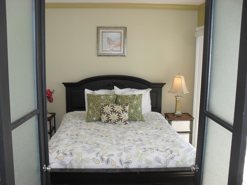 By The Sea Gulf View Deluxe Condo