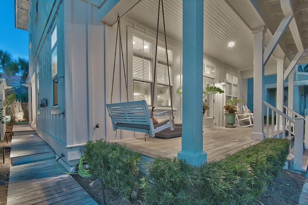 DRIFTWOOD 5 Bedroom Holiday Home by Five Star Properties
