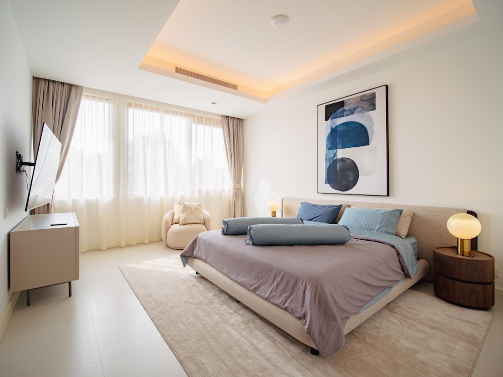 Luxurious 5bedroom White Estate Villa Private Lake