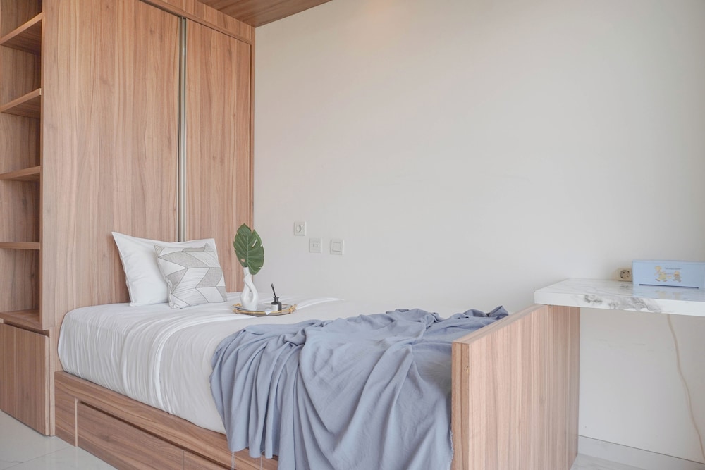 Comfortable And Good Place Studio At Sky House Bsd Apartment
