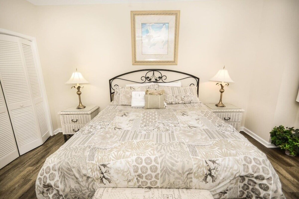 Canterbury Court 6 E 3 Bedroom Apts