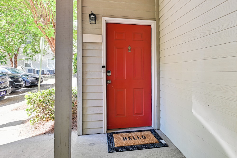 1/2 Mi to Bank of America Stadium: Uptown Condo!