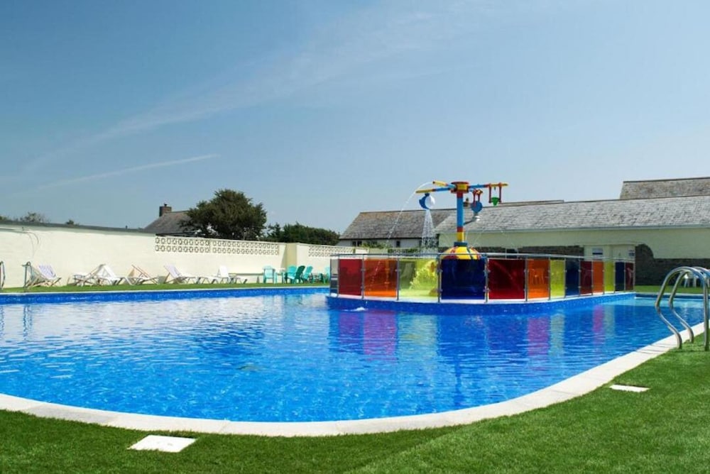 Bude - Cabin - Sleeps 6 - Parking - Pool