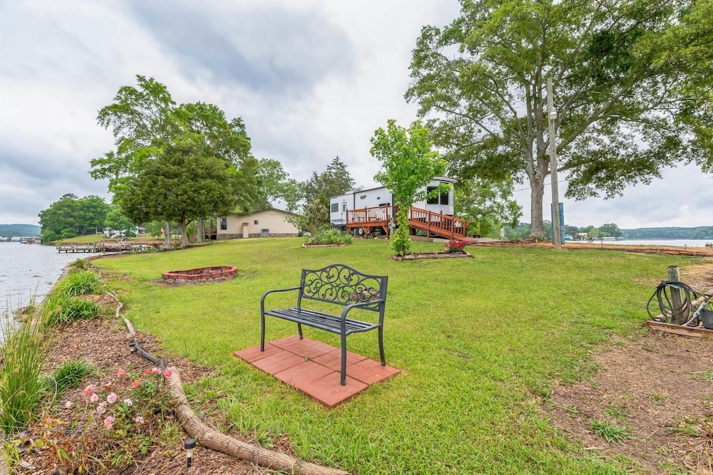 Lakeside Retreat On Neely Henry Lake 1 Bedroom Villa by RedAwning - Property Image 1