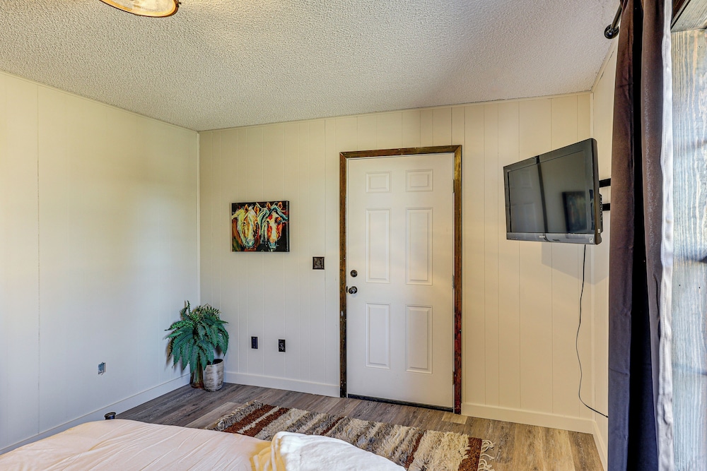 4 Mi to Lake Access: Pet-friendly Home in Bismarck