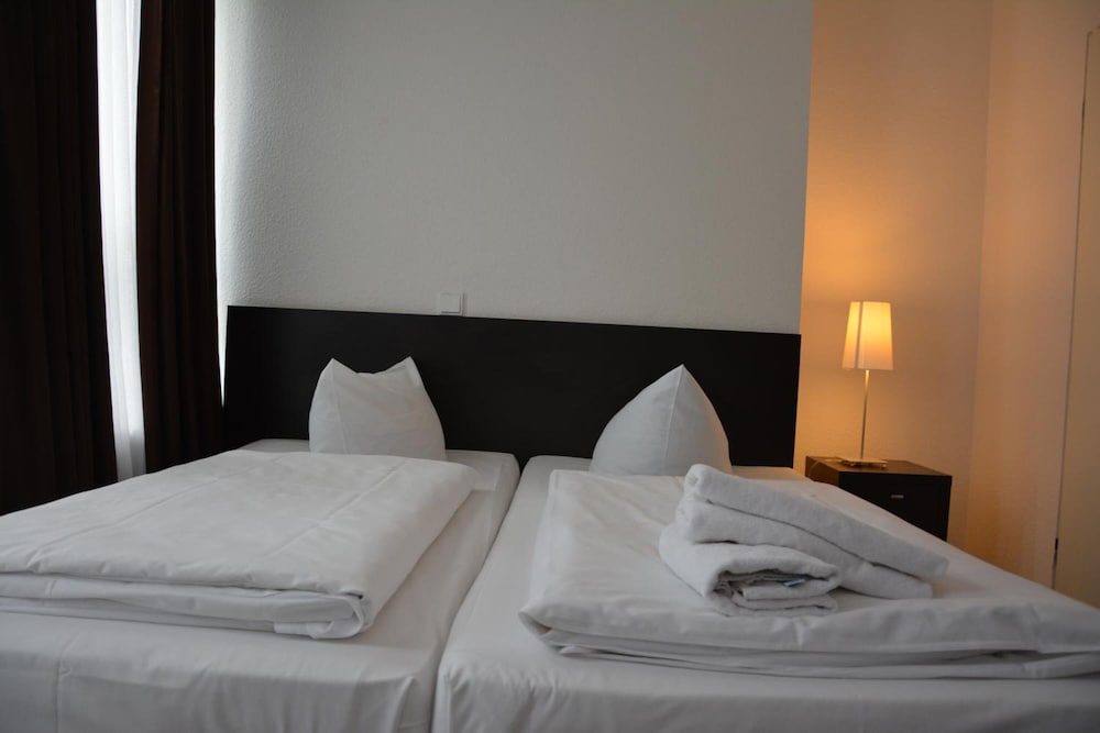 Frankfurt Vacations - Mosel Hotel Frankfurt - Property Image 9