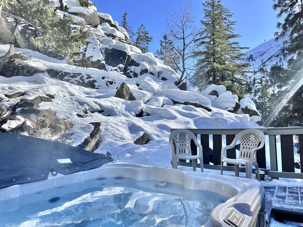 Icicle Chalet 1 Bedroom Cabin