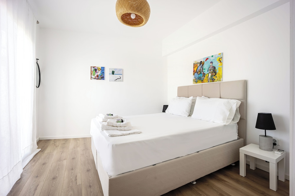 Cozy 2BR Near Metro Acropolis View
