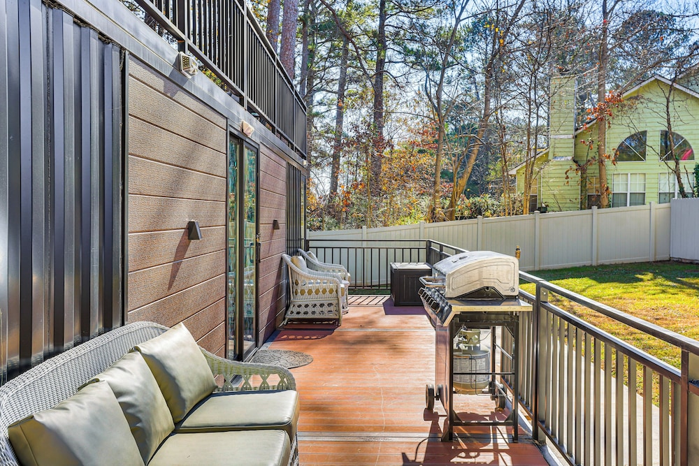 5 Mi to Stone Mountain: Lithonia Getaway
